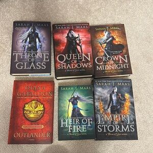 Throne of Glass, Crown of Midnight, Heir of Fire, Queen of Shadows, etc.
